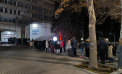 Cu două ore înainte de a se închide secțiile de votare, în Republica Moldova zeci de oameni stau încă în rând ca să poată să își exercite dreptul la vot