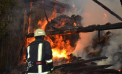Incendii puternice la Chișinău și Edineț. Trei persoane au ajuns la spital, după ce o clădire abandonată și un automobil au luat foc. Detaliile IGSU