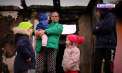 DĂRUIEȘTI ȘI CÂȘTIGI: Vise făcute scrum. O familie cu cinci copii a rămas, practic, pe drumuri după ce casa le-a ars într-un incendiu. Ajută-i să-și construiască un acoperiș - VIDEO