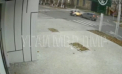 Accident la Tighina: Un șofer s-a răsturnat cu mașina, după ce a fost lovit de un alt automobil ce a mers la roșu. Momentul, surprins de o cameră de supraveghere  - VIDEO