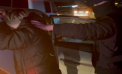 Taximetrist, prins în flagrant la intrarea în capitală cu aproape 9 kilograme de droguri în mașină. Imagini din timpul reținerii - VIDEO

