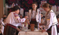 E ajunul Sfântului Andrei, pe stil vechi, iar asta înseamnă că fetele nemăritate își ghicesc ursitul, iar băieții s-au pornit la furat porțile. Ritualurile din străbuni se păstrează și în satul Izbiște - VIDEO 