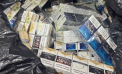 „A uitat” să le declare la vamă. Un moldovean - documentat, după ce a încercat să iasă din țară cu 300 pachete de țigări - FOTO
