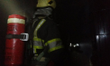 Un bărbat a murit, după ce locuința i-a luat foc din cauza unei pături electrice, la Căușeni. Peste 12 persoane, inclusiv cinci copii - evacuate din bloc 