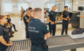 O femeie - documentată, după ce a încercat să iasă din țară cu aproape 40 mii de euro, pe Aeroportul Internațional Chișinău. Unde pleca aceasta - FOTO