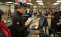 Surpriză, la casa de marcat. Miniștri, ambasadori, artiști, dar și oameni de afaceri au devenit casieri la un hipermarket pentru a sprijini copiii defavorizați - VIDEO