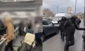 Percheziții cu zeci de mascați la un call-centru din capitală: Angajații se prezentau „brokeri” și furau bani prin portmoneele electronice - VIDEO
