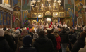 Moldovenii sărbătoresc astăzi Crăciunul pe stil nou: Zeci de enoriași au venit de dimineață la biserică. La sfârșitul liturghiei au răsunat colinde - VIDEO