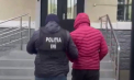 Două persoane din Soroca și Florești - reținute, după ce ar fi pus în circulație droguri în zona de nord a țării. Ce au găsit polițiștii la domiciliile suspecților - VIDEO