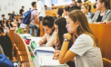 Tot mai mulți absolvenți de liceu și universități din țara noastră aleg facultățile din Republica Moldova. Datele statistice arată că circa 22 de mii au ales să-și continie studiile la noi în țară 
