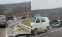 Accident pe traseul Chișinău - Ungheni: Trei mașini, grav avariate. Una a ajuns într-un șanț. Imagini de la locul impactului - VIDEO
