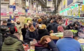 „Ambuteiaje” prin magazine. Cumpărături de Revelion pe ultima sută de metri - VIDEO