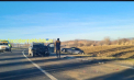 Două mașini au fost grav avariate, după ce s-au lovit violent la Ungheni. Poliția și ambulanța au intervenit - FOTO
