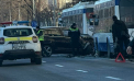 Accident violent în capitală, cu implicarea a două mașini și două troleibuze: Un BMW s-ar fi lovit de un troleibuz ce staționa regulamentar - VIDEO