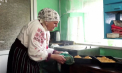 La sate, unde tradiția Crăciunului rămâne mereu vie, gospodinele au pregătit astăzi bucate și au copt Crăciunei - VIDEO