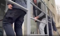 Șoferul care a provocat accidentul din Bălți, în urma căruia a decedat o fetiță de 8 ani - plasat în arest pentru 30 de zile. Momentul când acesta este escortat de polițiști - VIDEO