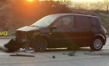 Doi șoferi s-au ales cu mașinile avariate, după ce s-au lovit frontal pe o stradă din capitală. Imagini de la locul accidentului - FOTO