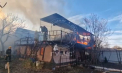 Incendiu puternic în stânga Nistrului. O casă a fost cuprinsă de flăcări, după ce a explodat o butelie de gaz. Proprietarul s-a ales cu mai multe arsuri - VIDEO