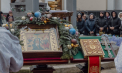 Creștinii ortodocși sărbătoresc astăzi Boboteaza pe stil vechi. Așa cum cere tradiția, oamenii au mers la locurile special amenajate de la mănăstiri sau lacuri și au intrat în apa rece ca gheața - VIDEO