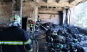 Incendiu puternic în capitală. Un depozit cu trei nivele din zona chimică a luat foc. Patru echipaje de pompieri au intervenit - VIDEO
