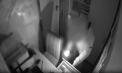 Momentul în care un bărbat a intrat în oficiul unui restaurant din capitală și a furat bani. Poliția: „A fost reținut și plasat în arest pentru 30 de zile.” Despre ce sumă este vorba - VIDEO