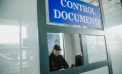 A încercat să mituiască un polițist de frontieră, punând bani în document: Un tânăr - documentat la vama Leușeni. Cum s-a întâmplat totul 

