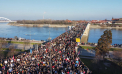 Continuă protestele în Serbia. Studenții au ocupat simbolic trei poduri din oraș: „Trei luni, trei poduri” - VIDEO 