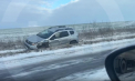Ghinion pentru un șofer din nordul țării. A ajuns cu mașina într-un șanț, după ce a fost lovit de un alt automobil care efectua o manevră de depășire. Cum s-a întâmplat totul - VIDEO