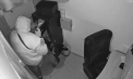 Ar fi furat un milion de lei dintr-un schimb valutar din orașul Durlești. Trei bărbați, plasați în arest. Imagini surprinse de camerele de supraveghere - VIDEO 