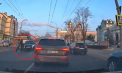 Șoferul care a fost cât pe ce să lovească doi copii pe o trecere de pietoni din capitală - identificat de poliție. Ce pedeapsă poate primi acesta - VIDEO