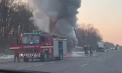 Remorca unui camion încărcată cu paleți a luat foc pe traseul Chișinău – Leușeni. Pompierii au intervenit la stingerea incendiului - VIDEO