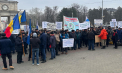 Nemulțumiți că nu își primesc salariul luni la rând, angajații Căii Ferate din Moldova au ieșit la protest: „Cum să trăim fără salariu?”. Mesajul directorului interimar al întreprinderii - FOTO/VIDEO