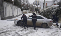 Pe mai multe străzi din capitala, la fel, se circulă cu dificultate
