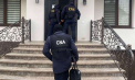 Percheziții la Centrul de Excelență în Medicină și Farmacie din Chișinău. Patru persoane, printre care directorul și contabilul-șef, reținute - FOTO 