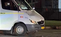 Un bărbat - transportat de urgență la spital, după ce a fost lovit de un microbus, în orașul Sîngera. Ce spune poliția - FOTO