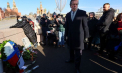 Zeci de diplomați occidentali l-au sfidat pe Putin: Au depus flori la locul în care a fost ucis opozantul Boris Nemțov