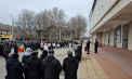 Angajații Căii Ferate din Moldova au ieșit din nou la protest. Cu pancarde în mâini, oamenii cer să le fie achitate salariile - VIDEO