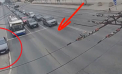 A ignorat semaforul roșu și a continuat să se deplaseze cu viteză: Un șofer - documentat, după ce a fost prins fără permis de conducere. Ce au mai depistat polițiștii - VIDEO
