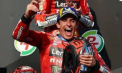 A început un nou sezon de MotoGP. Legendarul Marc Marquez a câștigat prima etapă, care a avut loc în Thailanda, bifând astfel un debut perfect la noua sa echipă, Ducati - VIDEO