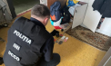 Un bărbat - reținut pentru 72 de ore, iar o tânăra este cercetată în stare de libertate pentru circulația ilegală a drogurilor. Ce mai exact făceau cei doi. Detaliile poliției - VIDEO