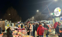 Forfotă mare la piața de flori: Mai mulți bărbați au făcut coadă pentru a procura buchete de Ziua Internațională a Femeii. În zonă s-au format ambuteiaje uriașe - FOTO/VIDEO