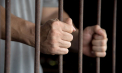 A amenințat nepotul că-i va scoate ochii și a încercat să-și omoare iubita. Un bărbat din Orhei și-a aflat sentința. Câți ani va sta după gratii