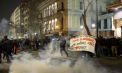  Noaptea violențelor în Grecia: Proteste și confruntări în fața parlamentului, în urma moțiunii de cenzură - VIDEO