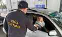 Femeile care au trecut frontiera, surprinse frumos de ofițerii Serviciului Vamal. Ce au primit acestea în dar - FOTO 