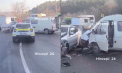 Două persoane au fost transportate la spital, iar una a vut nevoie de îngrijiri medicale, după ce două vehicule s-au lovit într-o curbă. Imagini de la locul accidentului - VIDEO
