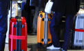 Și-a ticsit valiza cu țigări și a pornit spre Dublin: O moldoveancă, documentată pe Aeroportului Internațional Chișinău - VIDEO