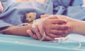 La un pas de tragedie. O bunică cu trei nepoți ai săi, transportați de urgență la spital, după ce s-au intoxicat cu monoxid de carbon. Femeia a reușit să sune la 112 înainte de a-și pierde cunoștința
