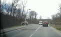 Accident grav în capitală. Un șofer a ajuns la spital, după ce i s-a făcut rău la volan și s-a lovit violent într-un pilon electric. Momentul impactului - surprins de camera de bord a unei mașini - VIDEO