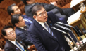 Scaunul prim-ministrului Japoniei se clatină după ce a făcut cadou vouchere de cumpărături unor colegi
