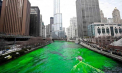 Râul Chicago, care străbate faimosul oraș cu același nume, are un aspect festiv în aceste zile. Apa a fost colorată într-o nuanță verde-aprins, parte a celebrării Sfântului Patrick - VIDEO